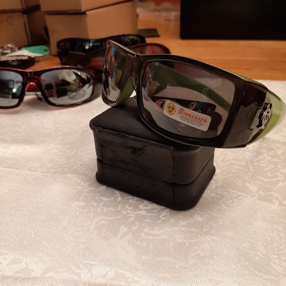 Womans Sunglasses - Picture 4 of 8